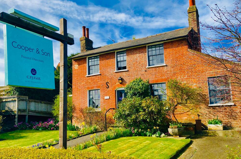 Cooper Son Rose Cottage Spring 2019